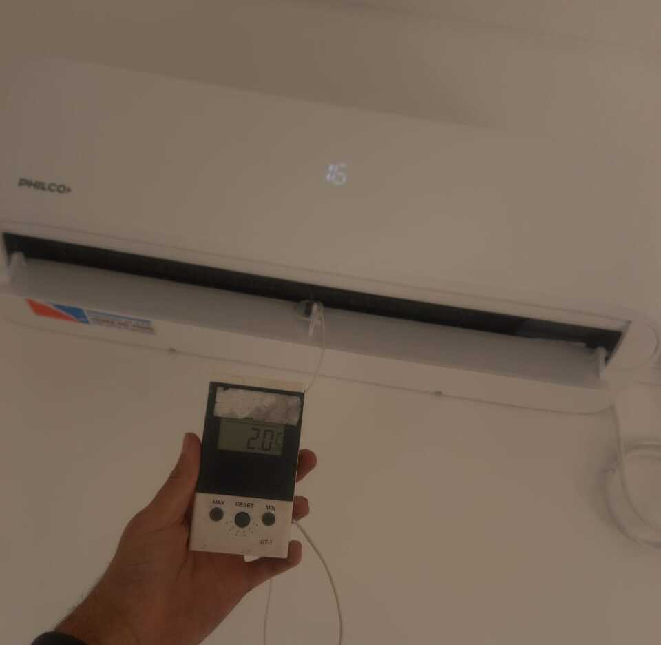 Midiendo temperatura a la salida del split